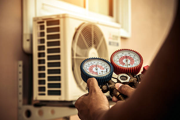 Professional Hvac technician working in Palo, IA